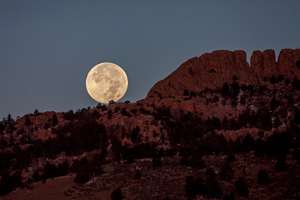 Full Moon and Horsetooth Rock0